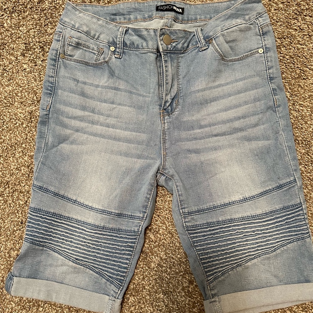 Fashion nova jean shorts size Large